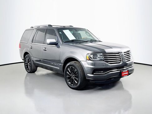 Used 2016 Lincoln Navigator Select RWD image 7