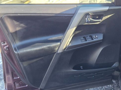 Used 2018 Toyota RAV4 XLE image 15