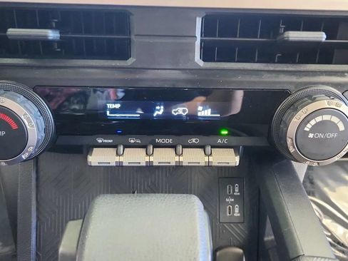 Used 2025 Toyota 4Runner SR5 AWD/4WD image 22
