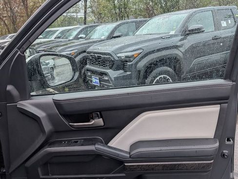 Certified 2025 Toyota Tacoma Limited AWD/4WD image 18