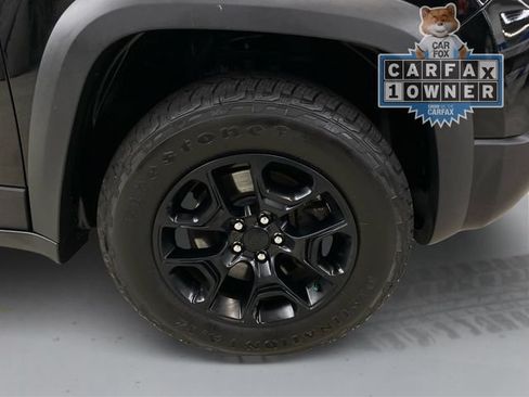 Used 2022 Jeep Cherokee Trailhawk w/ Trailer Tow Group AWD/4WD image 16