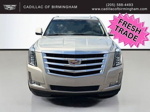 Used 2017 Cadillac Escalade Luxury AWD/4WD image 2