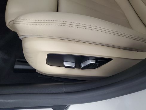 Used 2019 BMW 530e w/ Convenience Package RWD image 29
