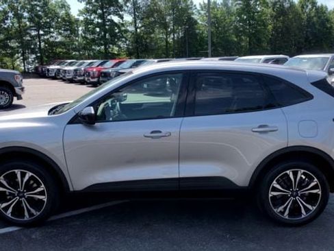 Used 2022 Ford Escape SE w/ SE Sport Appearance Package AWD/4WD image 5