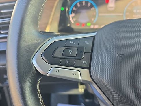 Used 2025 Volkswagen Atlas SE FWD image 20