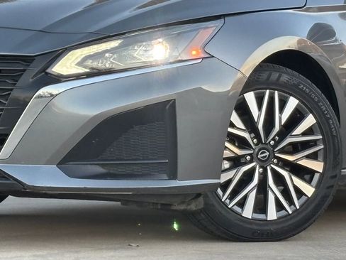 Used 2024 Nissan Altima 2.5 SV image 6