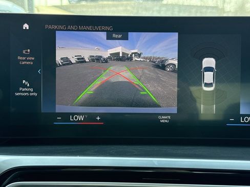 Used 2024 BMW 330e image 9