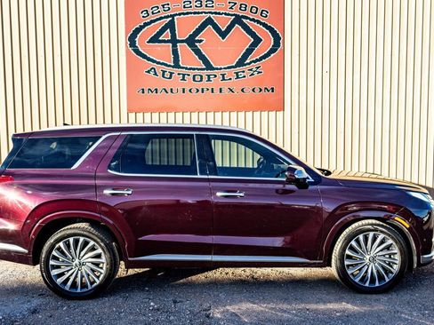Used 2024 Hyundai Palisade Calligraphy image 2