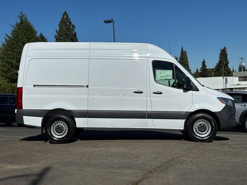 New 2025 Mercedes-Benz Sprinter 2500 image 3