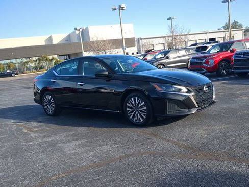 Used 2024 Nissan Altima 2.5 SV image 4