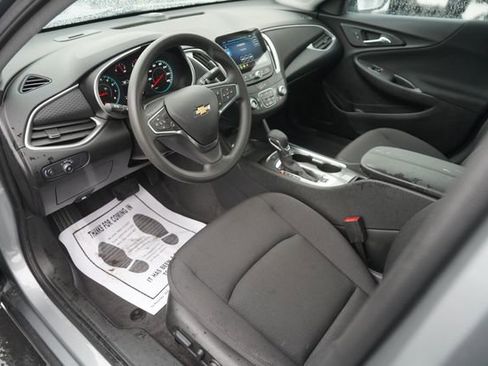 Used 2025 Chevrolet Malibu LT FWD image 8