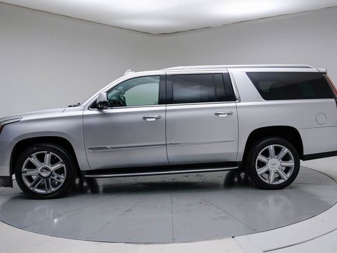 Used 2019 Cadillac Escalade ESV Luxury image 2