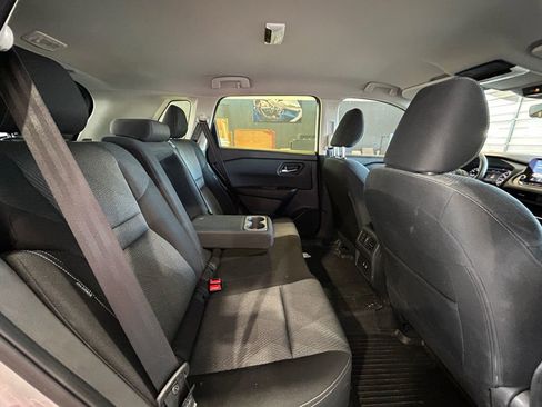 Used 2024 Nissan Rogue SV image 17