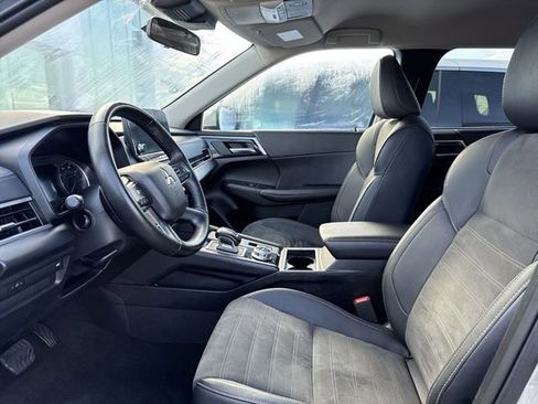 Used 2024 Mitsubishi Outlander SE image 13