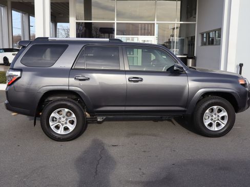 Used 2022 Toyota 4Runner SR5 Premium image 11
