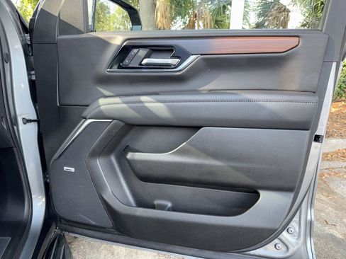 Used 2025 GMC Yukon XL Denali AWD/4WD image 24