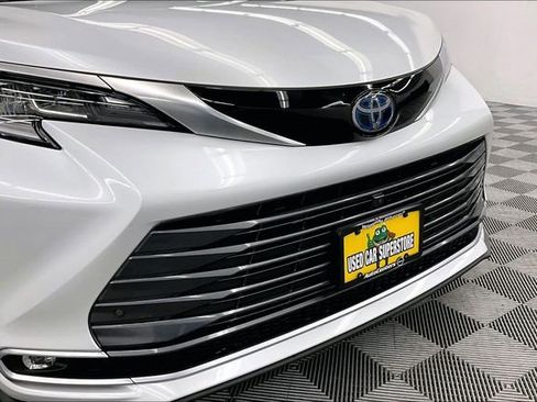 Used 2022 Toyota Sienna Limited image 31