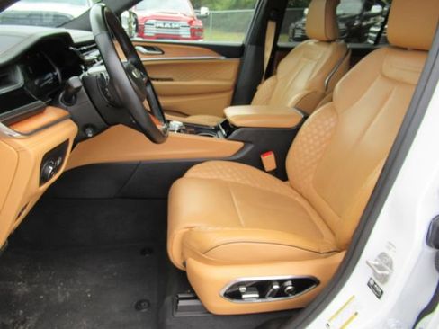Used 2023 Jeep Grand Cherokee L Summit AWD/4WD image 18