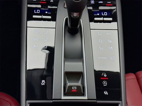 New 2026 Porsche Macan image 23