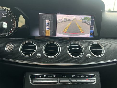 Used 2018 Mercedes-Benz E 300 image 4