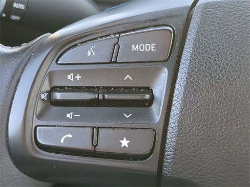 Used 2023 Hyundai Venue SEL image 23