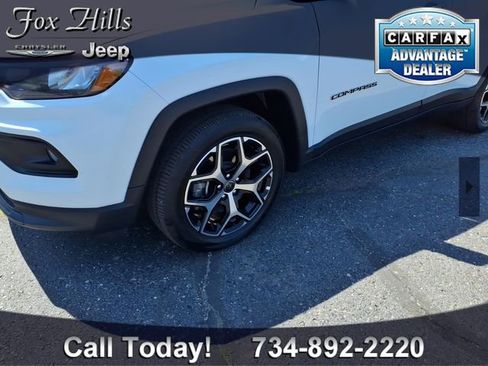 Used 2025 Jeep Compass Limited AWD/4WD image 5