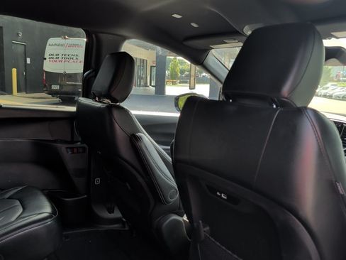 Used 2025 Chrysler Pacifica Select FWD image 22