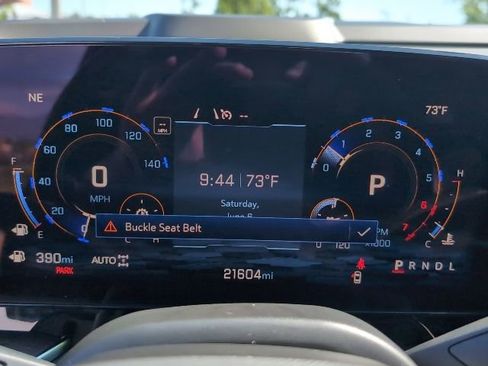 Used 2025 Chevrolet Suburban Z71 AWD/4WD image 18