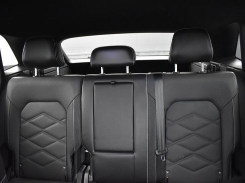 Used 2024 Volkswagen Atlas Cross Sport SE FWD image 26
