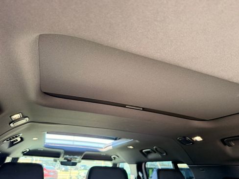 Used 2024 Land Rover Defender 130 X-Dynamic SE image 25