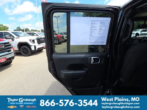 Used 2023 Jeep Gladiator Sport AWD/4WD image 28