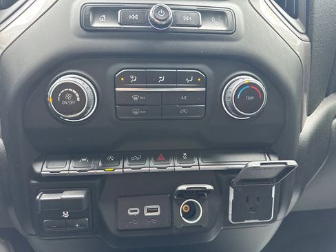 Used 2024 Chevrolet Silverado 1500 Custom image 19