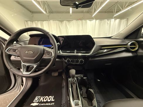 Used 2024 Chevrolet Trax ACTIV w/ Sunroof Package FWD image 17