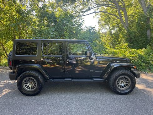 Used 2016 Jeep Wrangler Unlimited Sport AWD/4WD image 2
