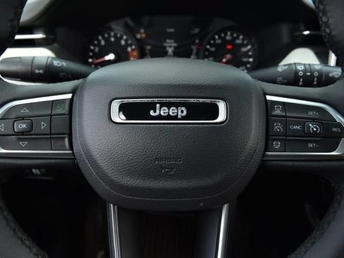 Used 2025 Jeep Compass Limited AWD/4WD image 19