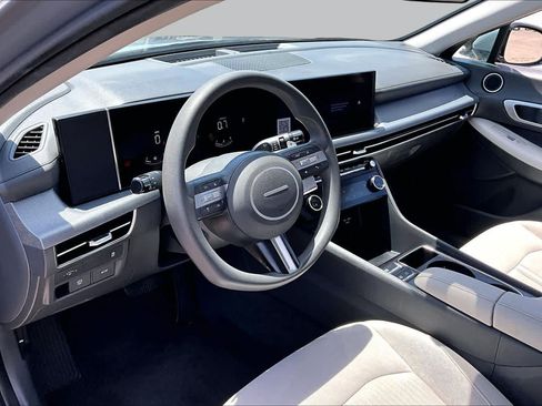 Used 2025 Hyundai Sonata SEL FWD image 16