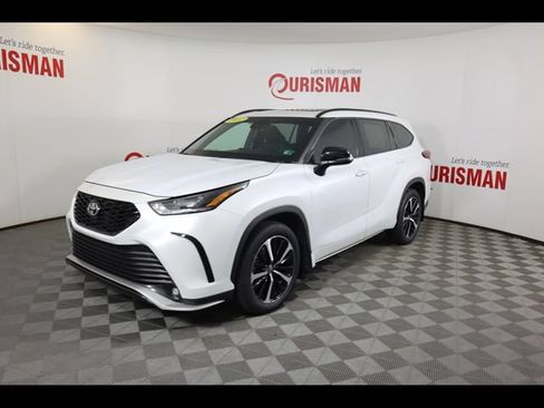 Used 2022 Toyota Highlander XSE AWD/4WD image 4