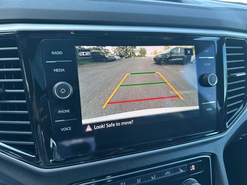 Certified 2023 Volkswagen Atlas Cross Sport SE w/ Panoramic Sunroof Package AWD/4WD image 15