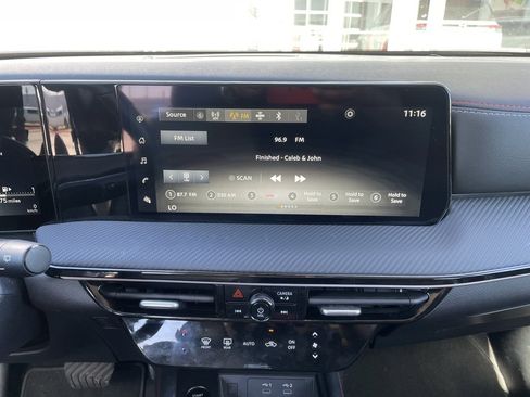 Certified 2025 Nissan Kicks SR image 15