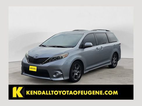 Used 2017 Toyota Sienna SE FWD image 1