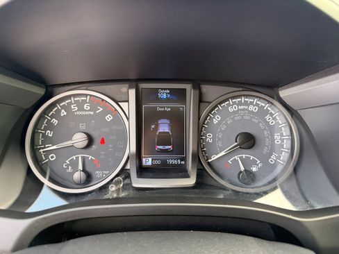Used 2020 Toyota Tacoma TRD Sport w/ Technology Package AWD/4WD image 28