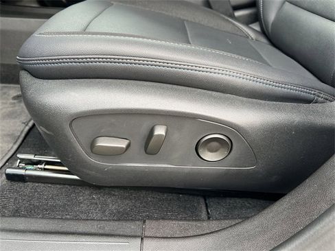 Used 2025 Chevrolet Equinox EV LT w/ Convenience Package image 14