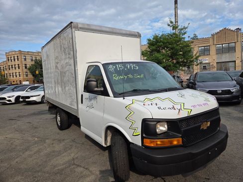 Used 2015 Chevrolet Express 3500 RWD image 6