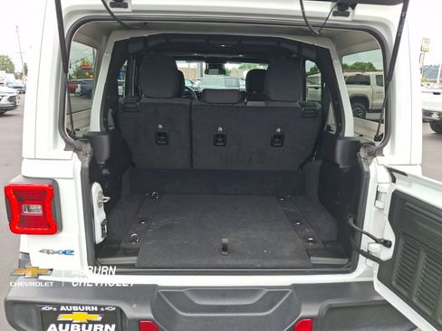 Used 2024 Jeep Wrangler Unlimited Sahara AWD/4WD image 16