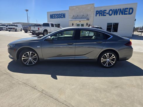 Used 2018 Buick Regal Essence image 6