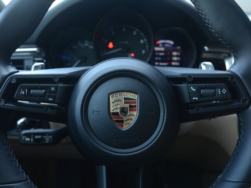 Certified 2026 Porsche Macan AWD/4WD image 18