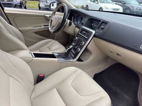 Used 2016 Volvo S60 T5 Premier image 32