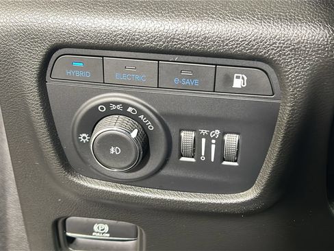 Used 2023 Jeep Grand Cherokee Trailhawk w/ Advanced Protech Group II AWD/4WD image 21