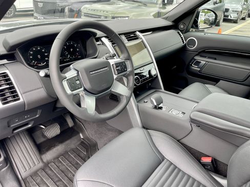 Used 2025 Land Rover Discovery S AWD/4WD image 13