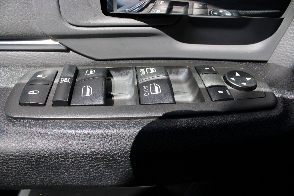 Used 2022 RAM 1500 Classic SLT AWD/4WD image 19